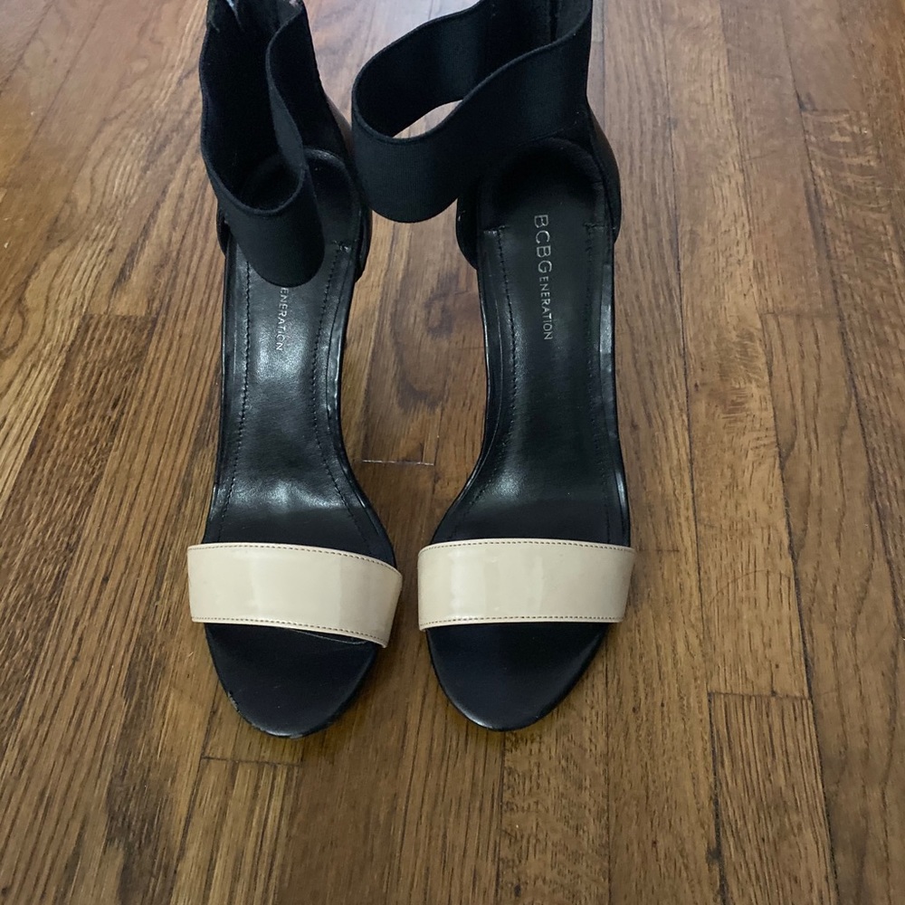 Women’s Black and Tan pumps